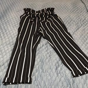 Black and white  high waisted striped casual pants.